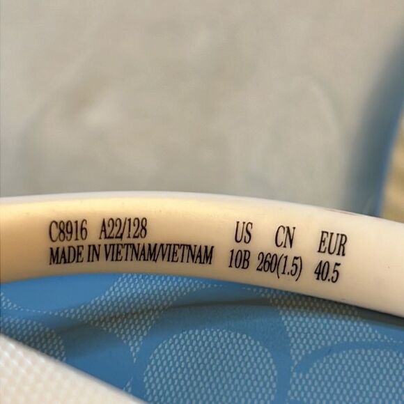 Coach Classic Signature Light Blue Flip Flops - Size 10B - Picture 7 of 7